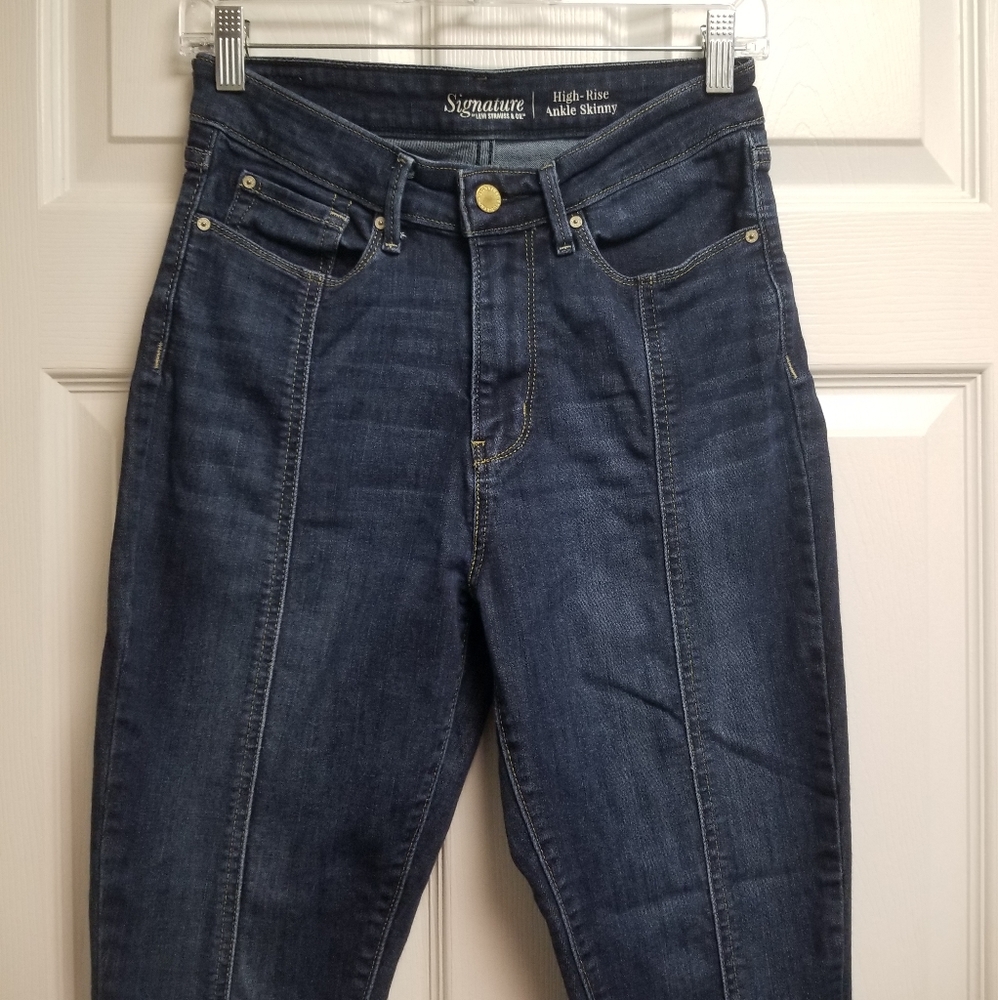 Signature by Levi Strauss & Co. Women Dark Wash High Rise Skinny Ankle Crop Jean - Picture 7 of 12